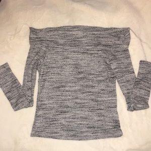 *NEVER WORN* Off the shoulder sweater/ top